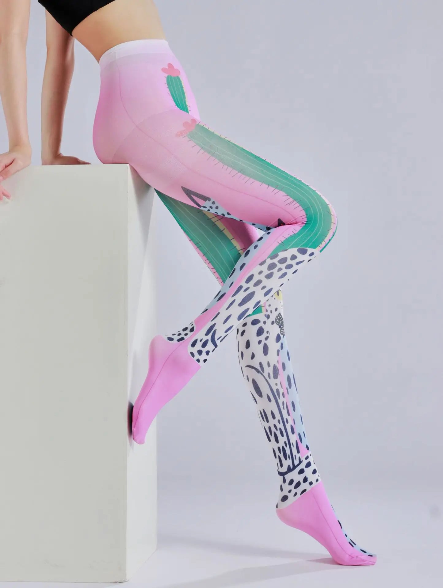 Cactus printed pantyhose with leopard print pattern as the sole personalized and fashionable pantyhose